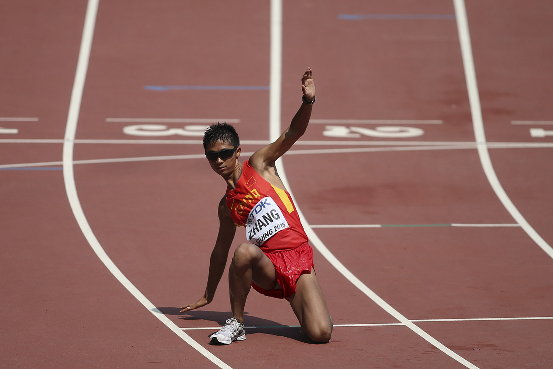 冲刺终点线！运动员见证辉煌时刻