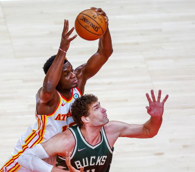 太阳完胜四川队,字母哥惊艳四座 太阳完胜四川队,字母哥惊艳四座