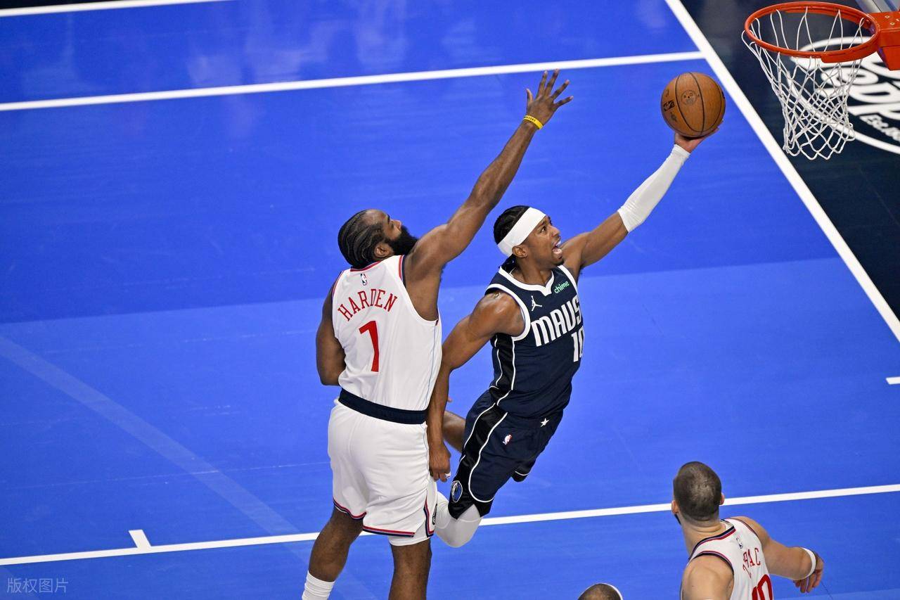 天津队险胜雷霆,哈登统治全场 天津队险胜雷霆,哈登统治全场