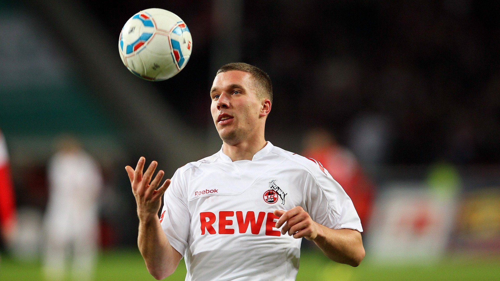 绿茵场与篮球馆的遥相呼应,当终结与接管写下竞技体育的同一注脚