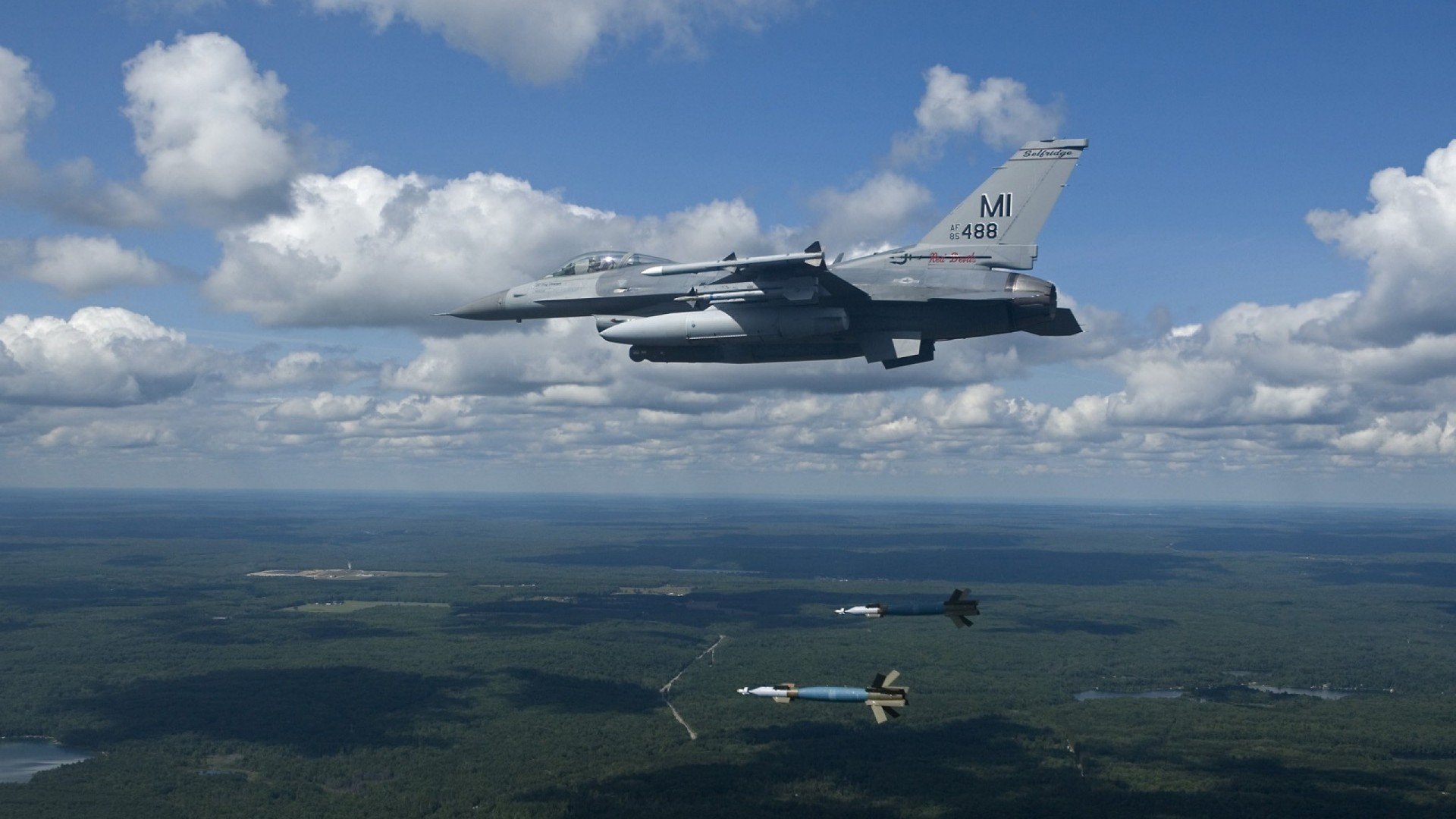 东决关键战焦点战，比利亚雷亚尔速胜皇马，绿茵场上的史诗对决